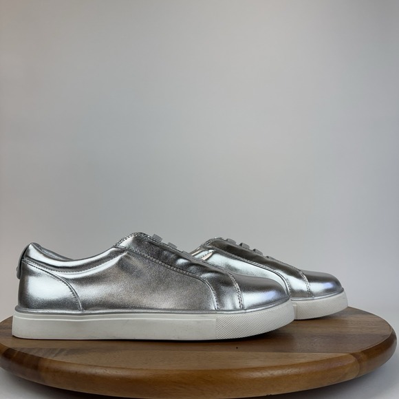 New NWOB Womens Reaction Kenneth Cole Bonnie Silver Metallic‎ Sneakers Size 9 M - Picture 1 of 8